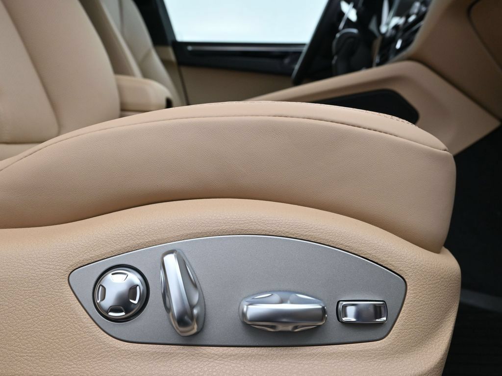 Used 2026 Porsche Macan AWD/4WD image 15