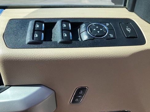 Used 2019 Ford F350 Lariat w/ Chrome Package image 15