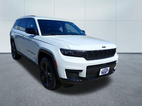 Used 2022 Jeep Grand Cherokee L Laredo image 8