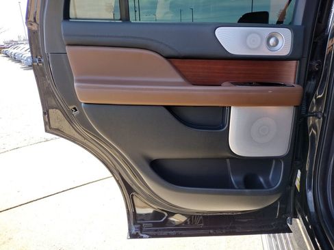 Used 2022 Lincoln Navigator Reserve image 28