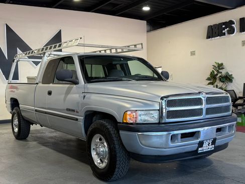Used 2001 Dodge Ram 2500 Truck 2WD Quad Cab image 2