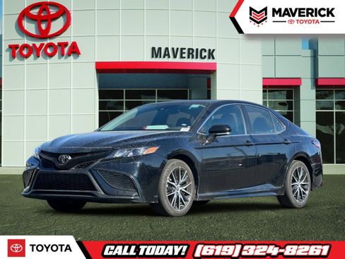 Used 2024 Toyota Camry SE image 1