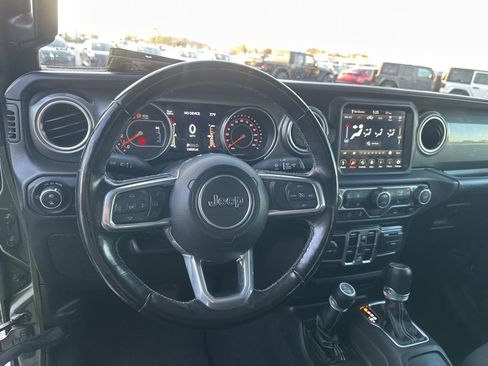 Used 2022 Jeep Gladiator Overland w/ Cold Weather Group image 20