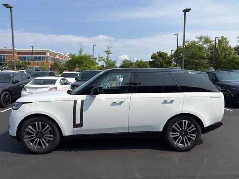 Used 2024 Land Rover Range Rover SE AWD/4WD image 2