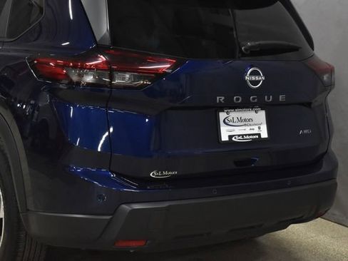 Used 2025 Nissan Rogue SV image 9