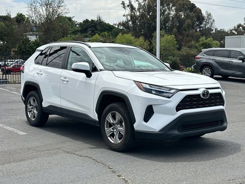 Used 2024 Toyota RAV4 XLE AWD/4WD image 4