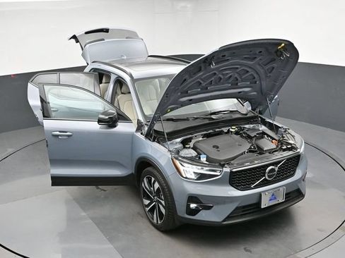 Used 2023 Volvo XC40 B5 Plus w/ Protection Package Premier AWD/4WD image 48