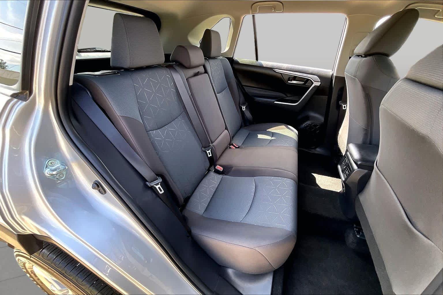 Used 2025 Toyota RAV4 XLE FWD image 17