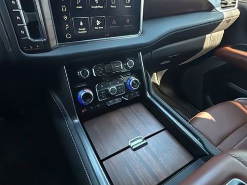 Used 2024 GMC Yukon XL Denali Ultimate image 14