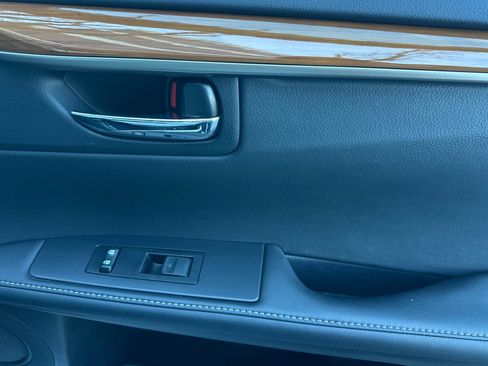 Used 2013 Lexus ES 300h image 21