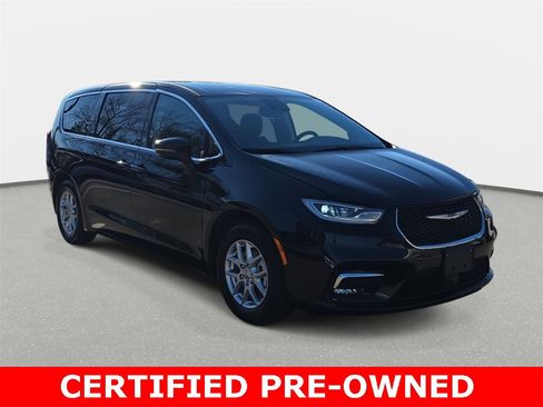 Used 2024 Chrysler Pacifica Touring-L image 3