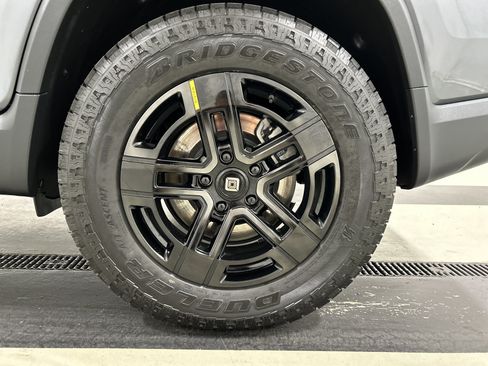 Used 2024 Rivian R1T Adventure AWD/4WD image 10