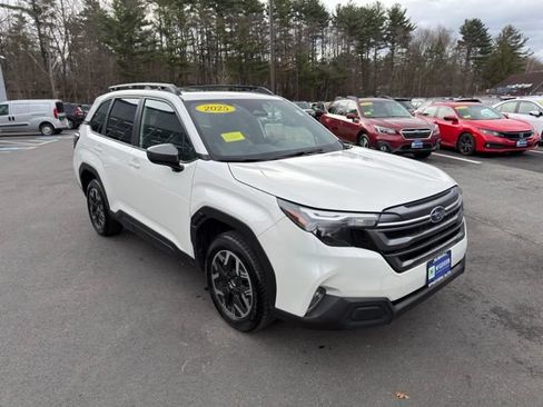 Used 2025 Subaru Forester Premium AWD/4WD image 4