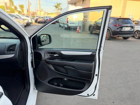 Used 2017 Dodge Grand Caravan GT image 41