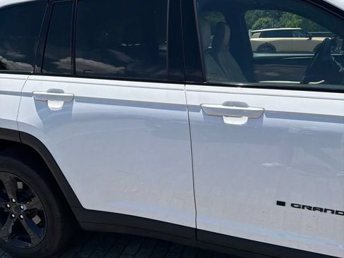 Used 2023 Jeep Grand Cherokee Limited w/ Black Appearance Package RWD image 18