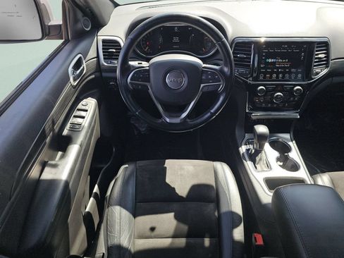 Used 2021 Jeep Grand Cherokee Laredo X AWD/4WD image 4
