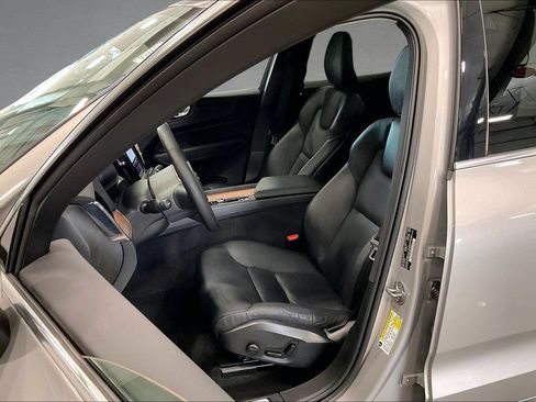 Used 2023 Volvo XC60 B5 Plus AWD/4WD image 21