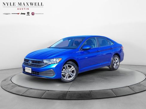 Used 2024 Volkswagen Jetta SE image 1