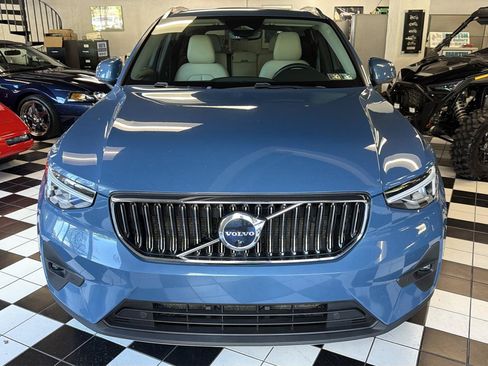 Used 2023 Volvo XC40 B5 Plus w/ Driver Assist Package AWD/4WD image 2