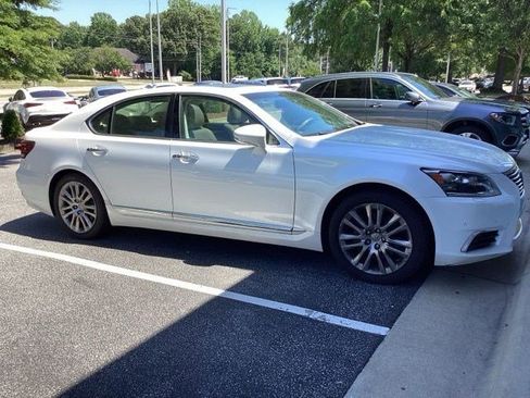 Used 2016 Lexus LS 460 w/ Comfort Package RWD image 2