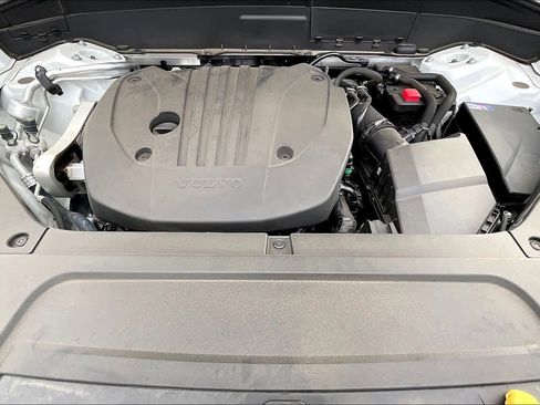 Used 2025 Volvo XC90 B5 Plus w/ Protection Package Premier image 13