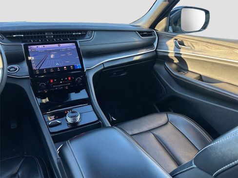 Used 2024 Jeep Grand Cherokee L Limited w/ Luxury Tech Group II image 27