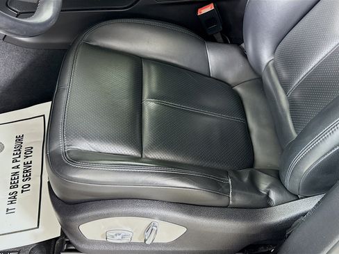 Certified 2022 Porsche Macan S image 12