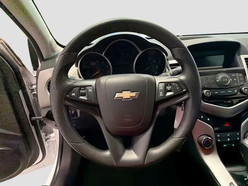 Used 2013 Chevrolet Cruze LS FWD image 11
