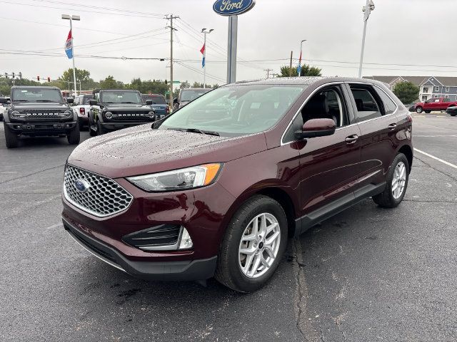 Used 2023 Ford Edge SEL w/ Convenience Package AWD/4WD image 3