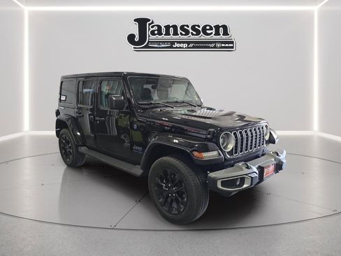 Used 2025 Jeep Wrangler Unlimited Sahara AWD/4WD image 6