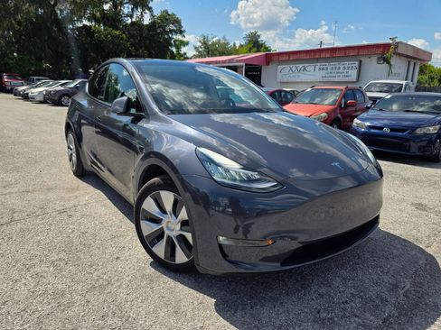 Used 2022 Tesla Model Y Long Range AWD/4WD image 2