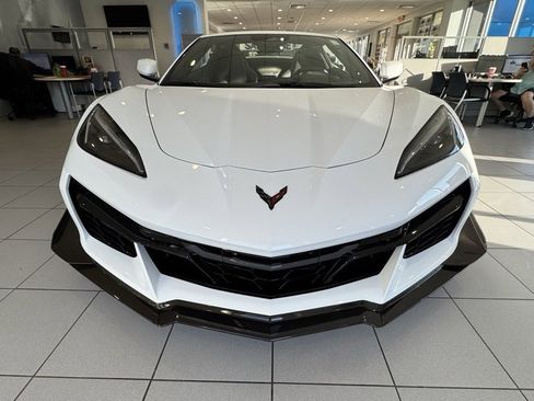 Used 2025 Chevrolet Corvette Z06 image 3