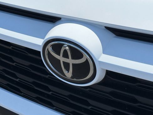 Used 2025 Toyota RAV4 XLE FWD image 33