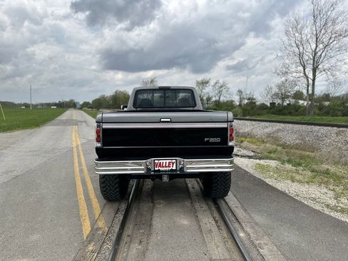 Used 1994 Ford F250 XL HD image 5