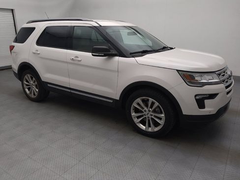 Used 2019 Ford Explorer XLT w/ Equipment Group 202A AWD/4WD image 11