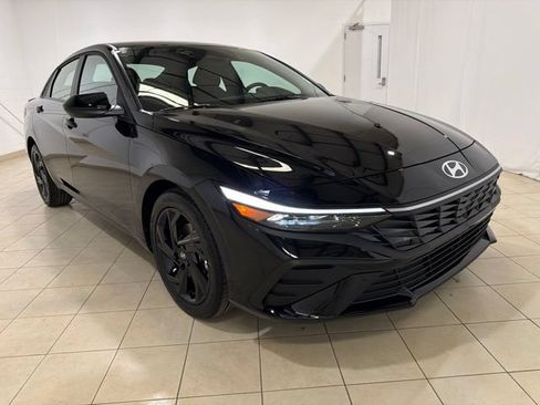Used 2026 Hyundai Elantra Sport FWD image 8