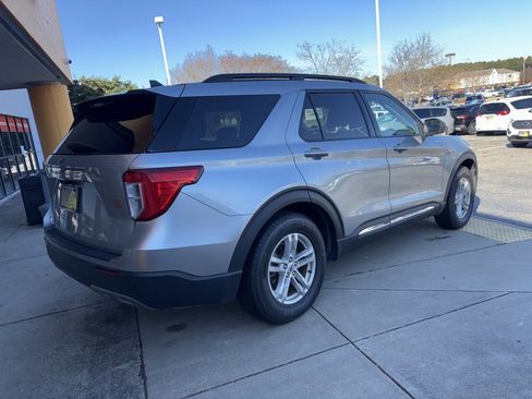 Used 2023 Ford Explorer XLT w/ Equipment Group 202A image 5