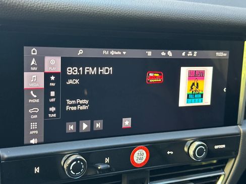 New 2026 Porsche Macan image 20