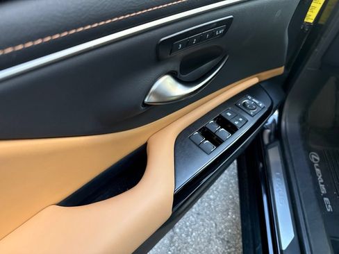 Used 2025 Lexus ES 350 w/ Premium Package FWD image 5