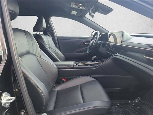 Certified 2025 Toyota Crown Signia image 20