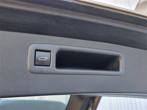 Used 2023 Toyota Highlander XLE image 15