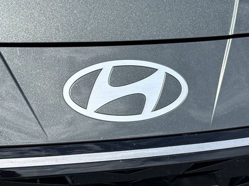 Used 2025 Hyundai Elantra Limited FWD image 8