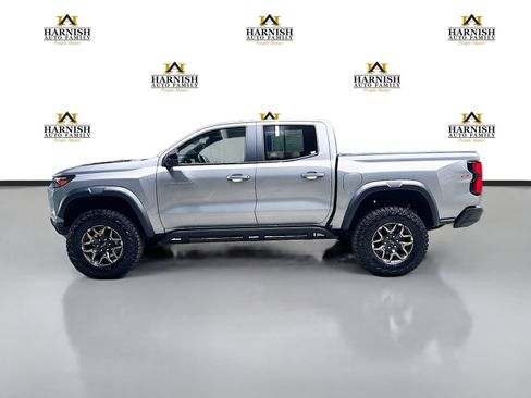 Used 2026 Chevrolet Colorado ZR2 w/ Technology Package AWD/4WD image 10