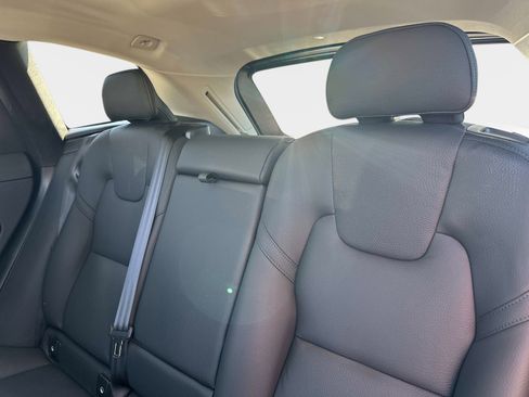 Certified 2025 Volvo XC60 B5 Plus image 13
