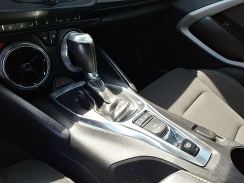Used 2020 Chevrolet Camaro LT RWD image 13