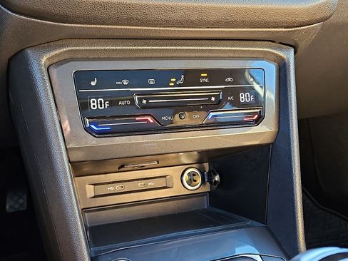 Certified 2024 Volkswagen Tiguan SE image 15