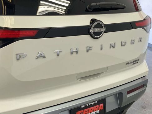 Used 2023 Nissan Pathfinder Platinum w/ Cargo Package AWD/4WD image 10
