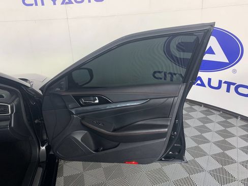 Used 2023 Nissan Maxima SR w/ Sport Mat Group FWD image 38