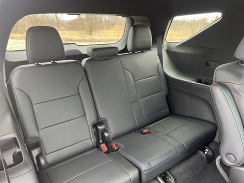 Used 2026 Chevrolet Traverse LT w/ Sun and Wheel Package image 14