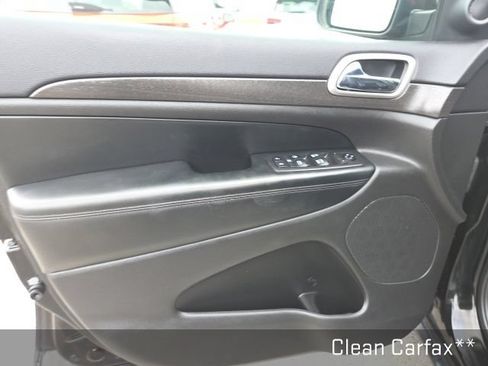Used 2018 Jeep Grand Cherokee Laredo AWD/4WD image 10
